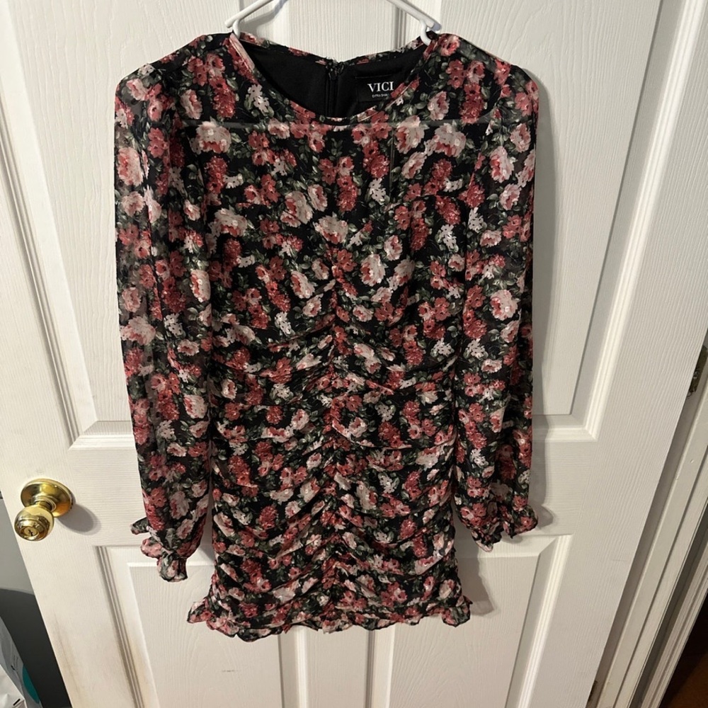 NWT Vici exclusive ruched floral dress XS